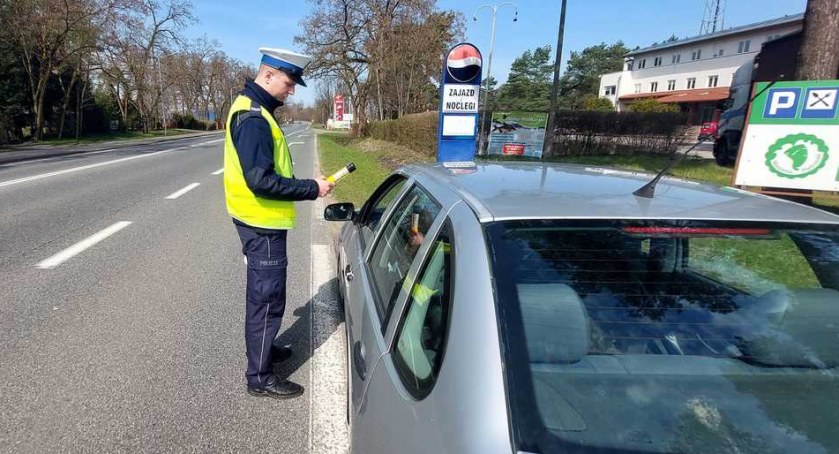 Pijani kierowcy, kolizje i nie tylko. Wyszkowska policja podsumowała świąteczny weekend 