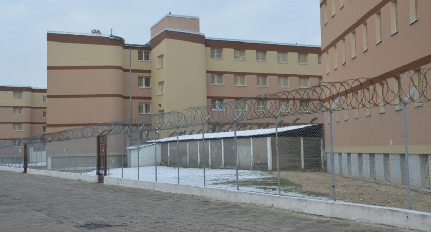 Trzynastka, mundurówka, dodatki – maturzysto, to może być praca dla Ciebie