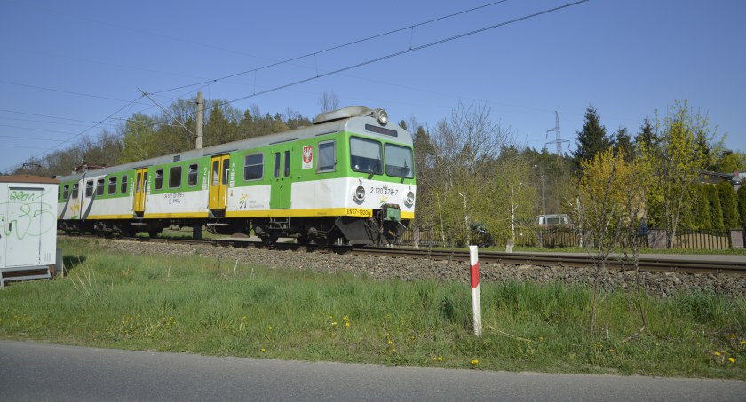 Wymiana toru i prace remontowe w PKP: Zastępcze autobusy dla podróżnych 