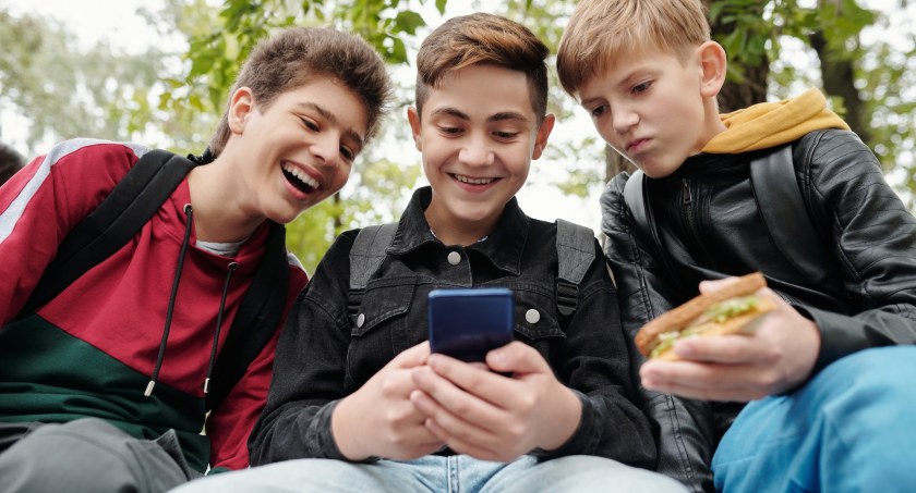 Facebook, TikTok nie dla niepełnoletnich? Ponad 75 proc. Polaków oczekuje jakiegoś zakazu