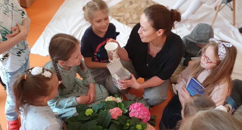 Znana aktorka w Wyszkowie. Odwiedziła jedną z podstawówek