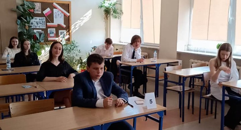Ósmoklasiści na chwilę przed egzaminem. Dacie radę!