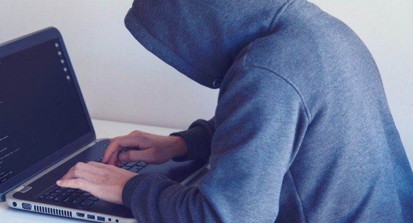 Internetowy oszust z Wyszkowa zatrzymany. Okazał się nim... 19-latek