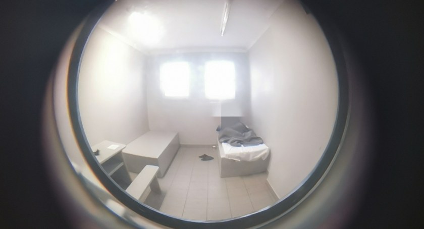 Złapano dwóch poszukiwanych. Już trafili do celi 