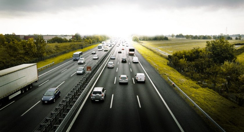 Troska o kierowców czy element kampanii wyborczej? Ile będą nas kosztować bezpłatne autostrady?