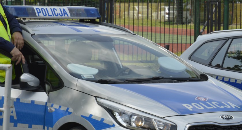 Pijany i bez uprawnień jechał slalomem. Z opresji próbował ratować go kolega