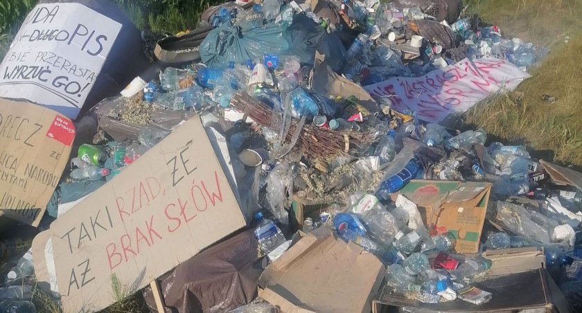 Cudowne zniknięcie politycznych śmieci pod Pułtuskiem 