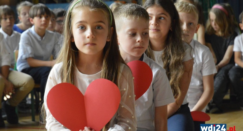 Dziękuję Mamo, Dziękuję Tato. Wyjątkowe gesty i dźwięki wdzięczności
