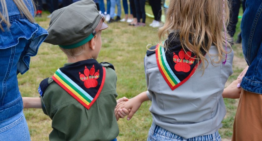 Harcerskie zakończenie roku szkolnego. Młode „Wilczki” złożyły ważną obietnicę