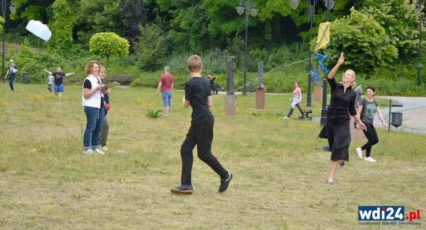 Festiwal Latawców. Powiało kolorem na szarym niebie