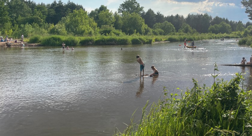 Zabierz nad wodę zdrowy rozsądek. Kilka kluczowych zasad bezpieczeństwa