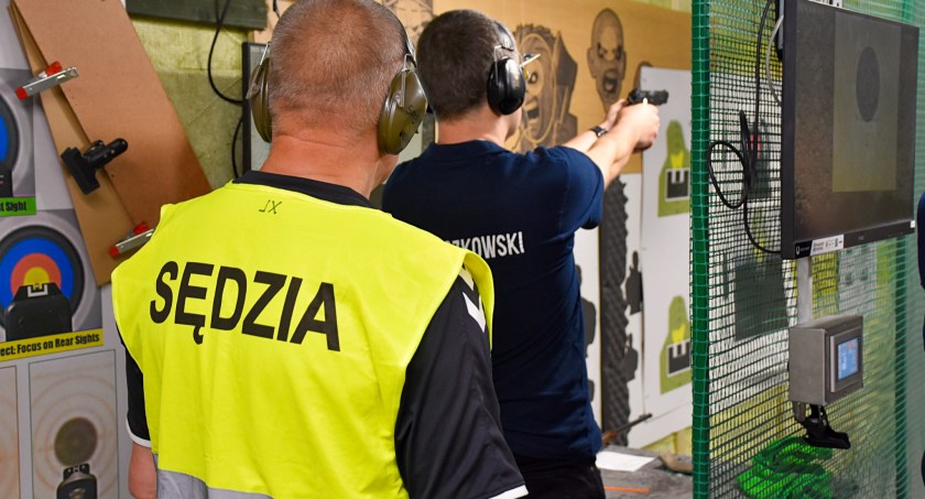 XII Zawody strzeleckie. Na podium pracownicy starostwa 
