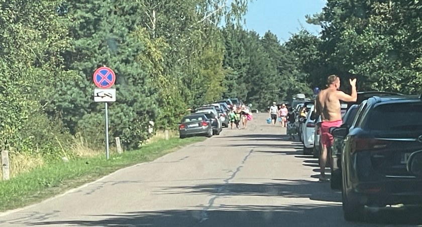 Znaki nic nie dają. Tutaj każdy parkuje jak chce
