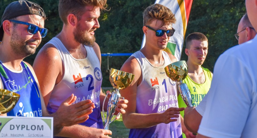Turniej Siatkówki Plażowej o Puchar Starosty. Walczyło 18 drużyn 
