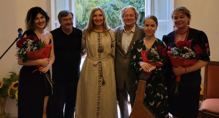 Spotkanie z kulturą ukraińską w Dębinkach. Na scenie trzy wspaniałe artystki