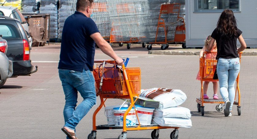 Inflacja wymusza na Polakach zachowania ekologiczne? Trend w sklepach budowlanych przybiera na sile