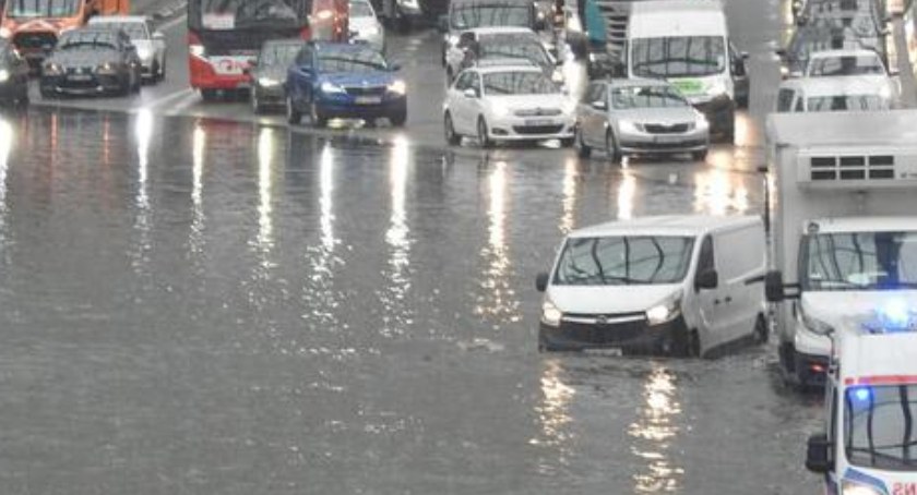 Zalane miasta i trasy. S8 sparaliżowana