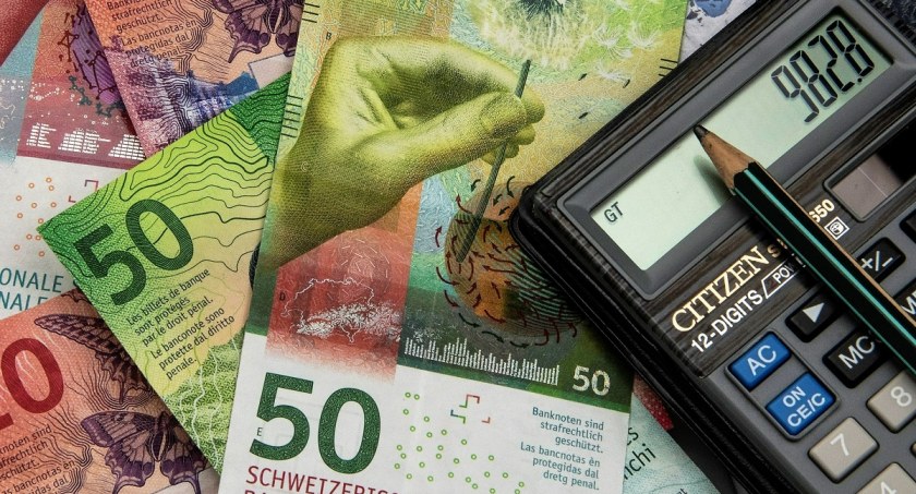 Banki rozpędzają się z frankowymi ugodami. ZBP informuje, że w pół roku zawarły ich 70 tys.