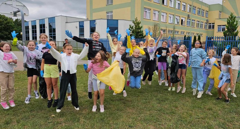 30.edycja Akcji Sprzątanie Świata w gminie Wyszków. Uczniowie ruszyli w teren!