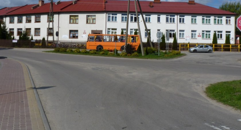 Rusza budowa drogi Zabrodzie - Adelin. Roboty rozpoczną się od skrzyżowania przy szkole