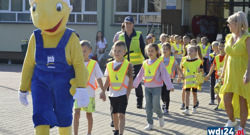 Bezpieczna droga do szkoły: Wyjątkowa lekcja dla pierwszaków