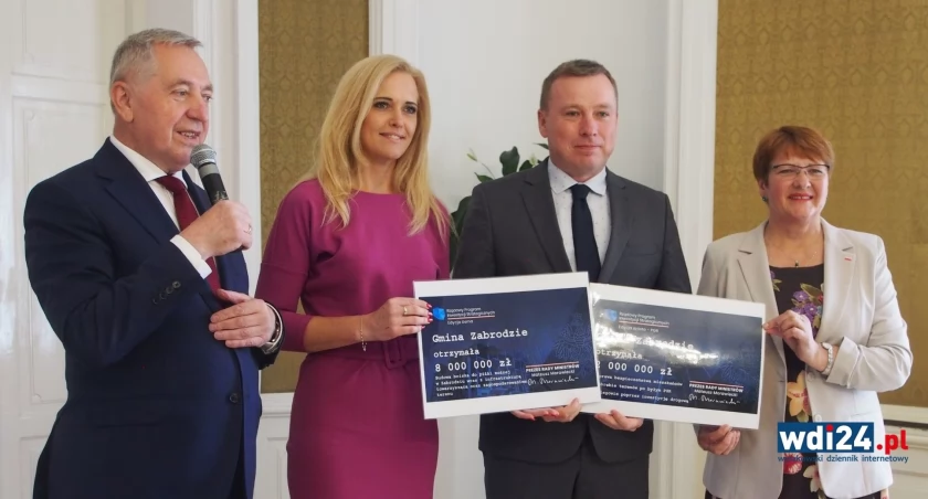 Samorządowcy z powiatu wyszkowskiego otrzymali dziś promesy na ponad 63 miliony