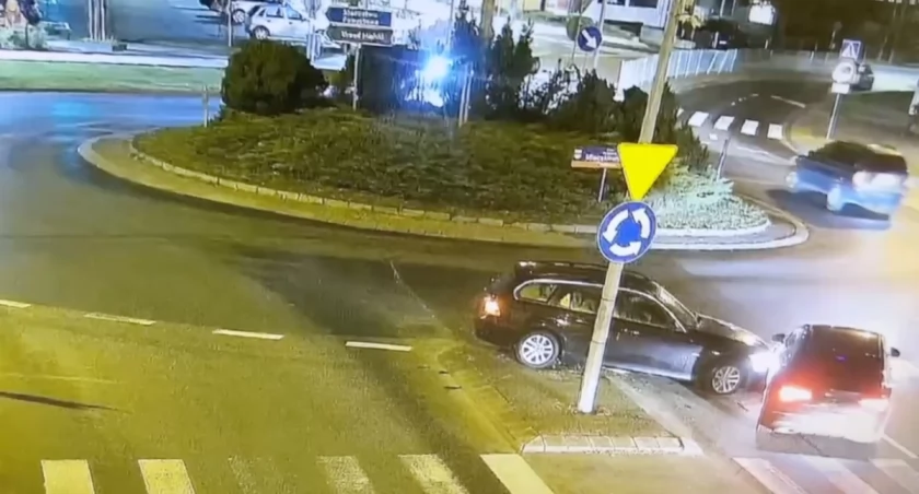 Kierowca poszalał na rondzie. Wszystko się nagrało