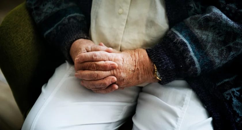 Brutalnie znęcał się nad własnym ojcem. Po wyjściu z aresztu znów go pobił
