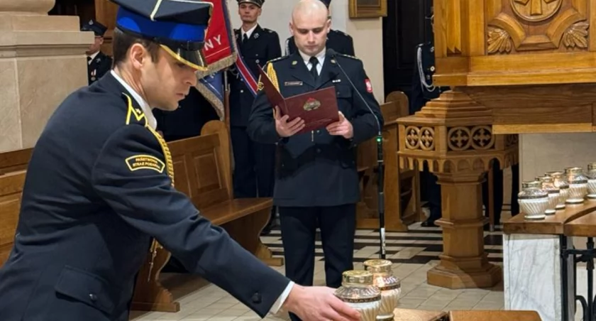 Strażacy wspominali zmarłych kolegów i koleżanki