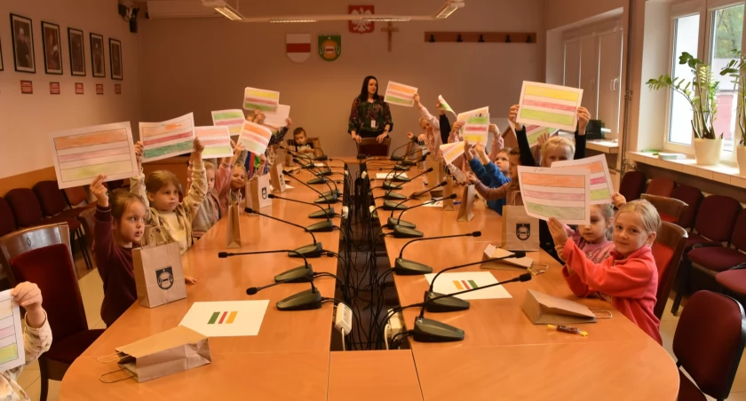  Kto w urzędzie wysyła pisma? ZAJĄCZKI poznały tajniki pracy starostwa 