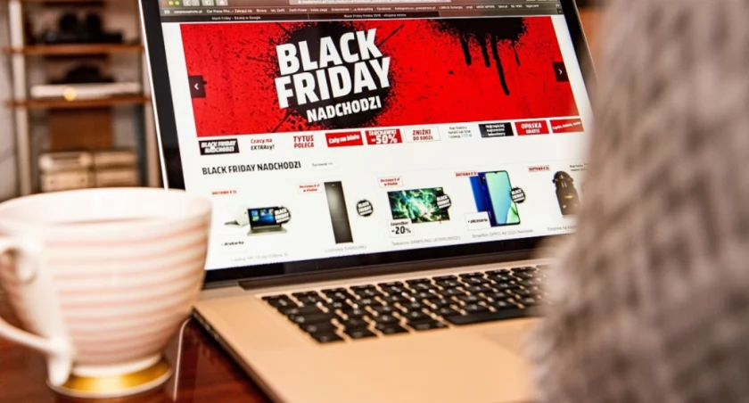 Black Friday: Polacy nie bardzo wierzą sklepom. Rabaty powyżej 70 proc. cieszą się słabym zainteresowaniem