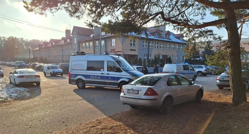 Atak nożownika na uczniów w szkole pod Ostrołęką