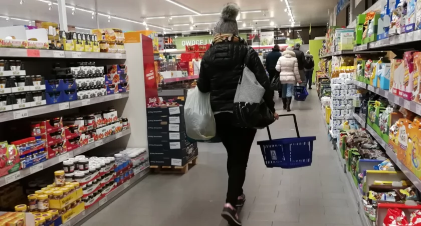 Polacy zrobią świąteczne zakupy spożywcze znowu na ostatnią chwilę. Sklepy czeka prawdziwe oblężenie