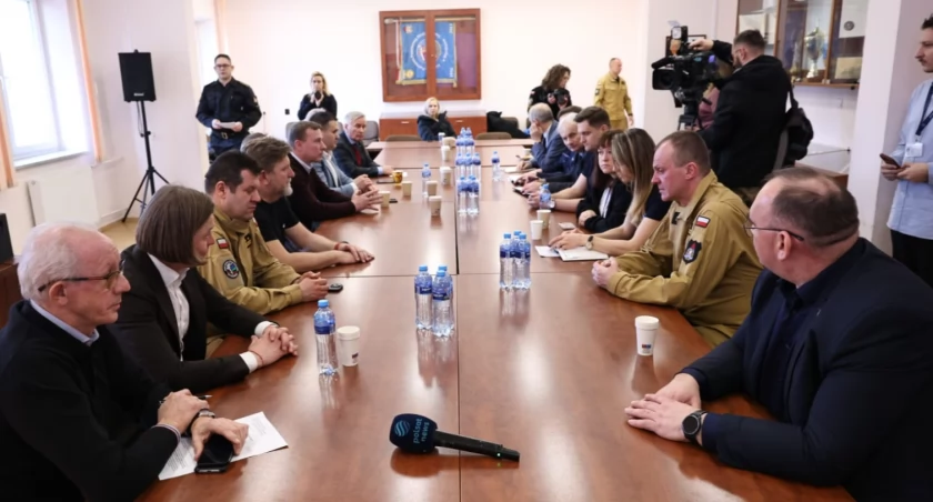 Sytuacja na Bugu wciąż trudna. Wojewoda i wiceminister w Wyszkowie