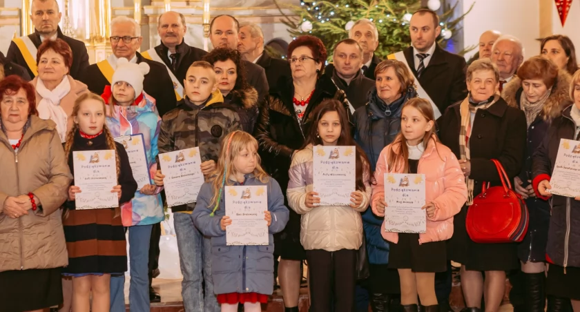 Przegląd Kolęd i Pastorałek w Porębie. Wystąpiło wielu utalentowanych mieszkańców [Zdjęcia]