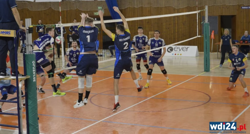 Camper Wyszków zmierzył się z KKS Kozienice. Goście zatriumfowali