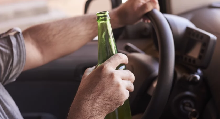 Miał blisko 3 promile alkoholu w organizmie. Niesprawny pojazd i brak wymaganych badań technicznych 