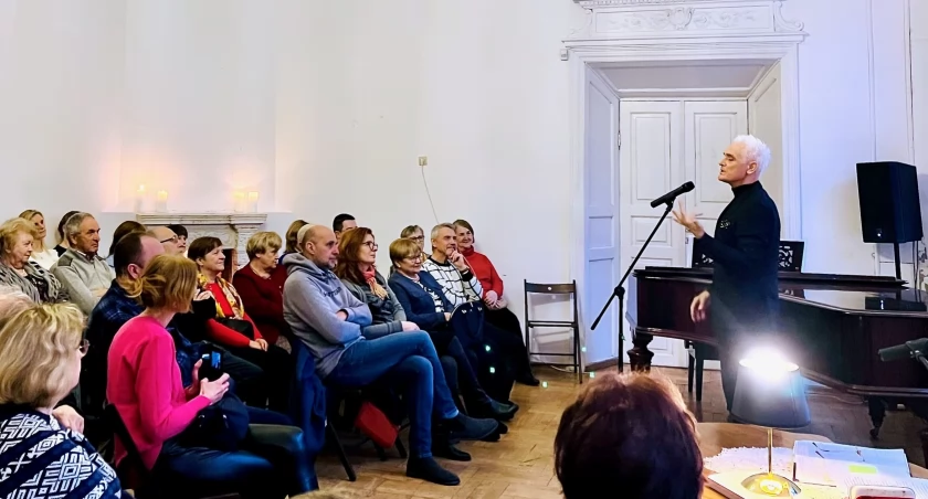 Wieczór pełen różnych barw miłości w Dębinkach