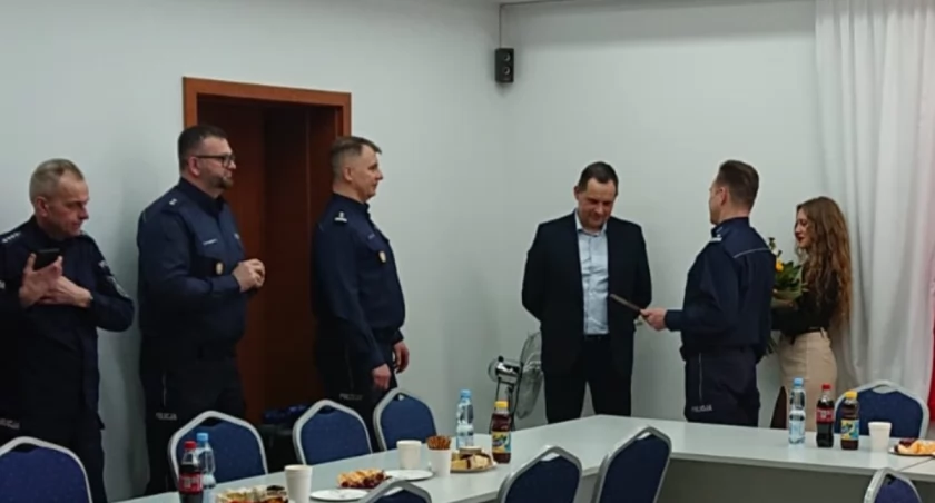 33 lata służby. Uroczyste pożegnanie kierownika wyszkowskich dzielnicowych 
