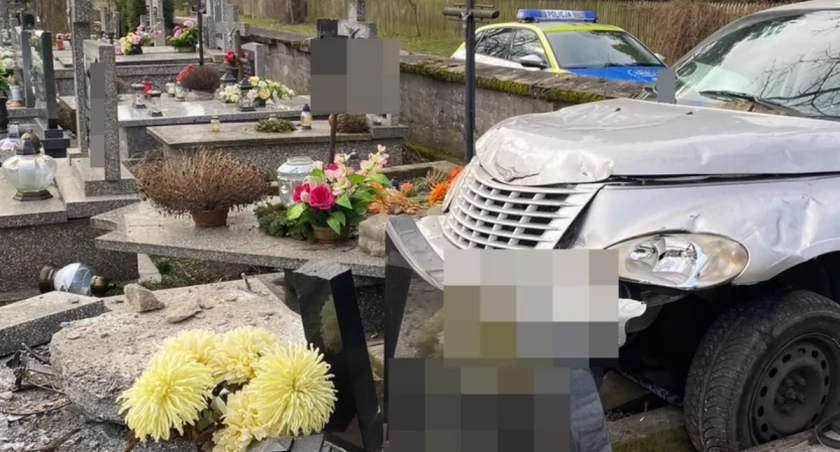 Pijany kierowca wjechał z impetem na cmentarz. Zdemolował kilka grobów