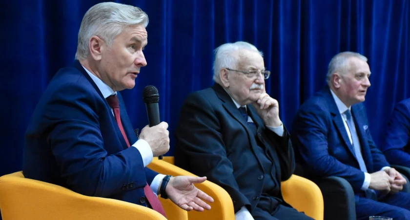 O historii, teraźniejszości i przyszłości samorządu powiatowego