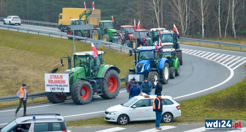 Rolnicy protestują. Blokada S8 w Skuszewie 