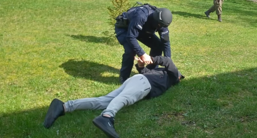 Policja, straż i wojsko w akcji! Realistyczne ćwiczenia służb w wyszkowskim szpitalu