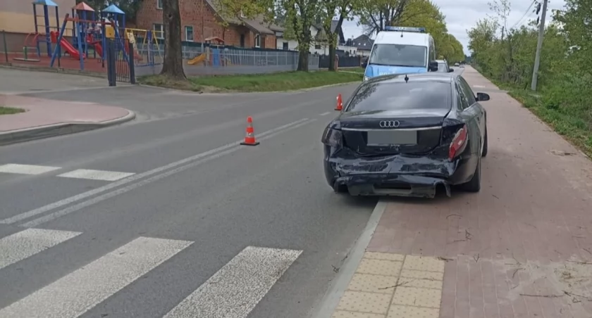 Auta zderzyły się obok szkoły. I to na przejściu dla pieszych