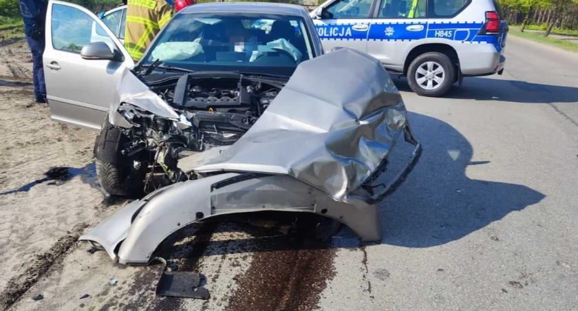 Nie ustąpił pierwszeństwa przejazdu. Uderzył w skodę, którą prowadził 18-latek