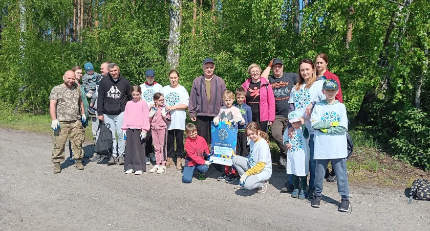 Operacja Czysta Rzeka w gminie Zabrodzie. Wspólnie zebrali 105 worków śmieci