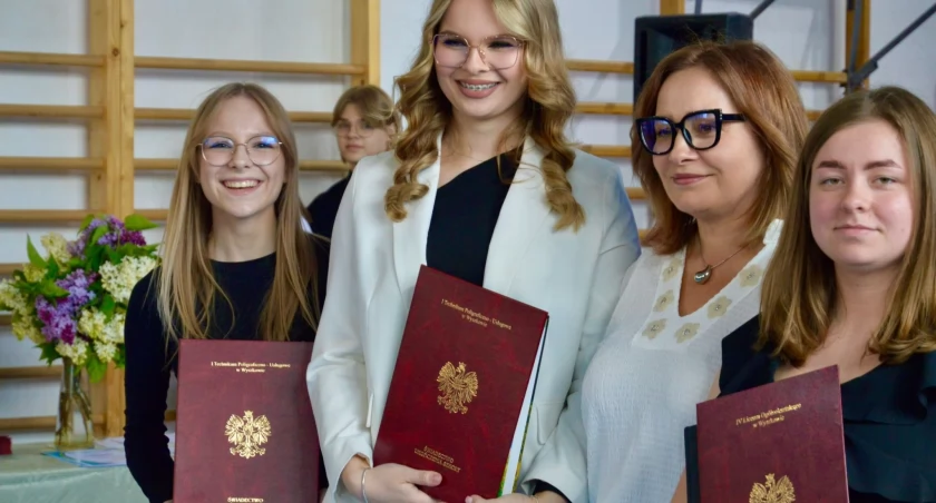 CZAS ROZWINĄĆ SKRZYDŁA. Zakończenie roku maturzystów ZDZ w Wyszkowie