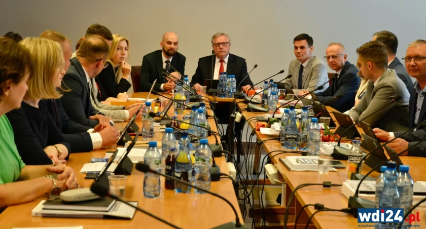 Nowi radni i burmistrz złożyli ślubowanie. Uroczyste rozpoczęcie kadencji 2024-2029 w Wyszkowie 