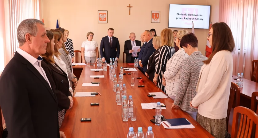 Pierwsza sesja radnych w Zabrodziu. Ślubowanie złożył też wójt