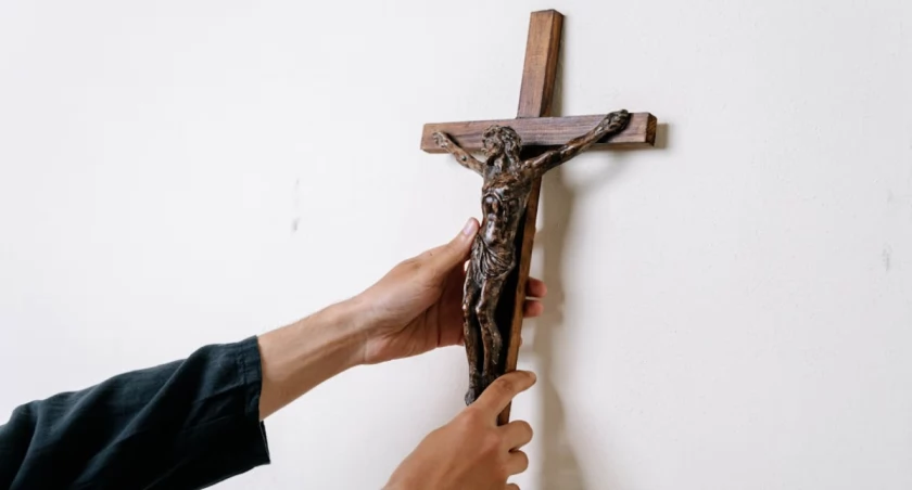 Co dalej z krzyżami w urzędach? Nie wszędzie widzą w tym problem